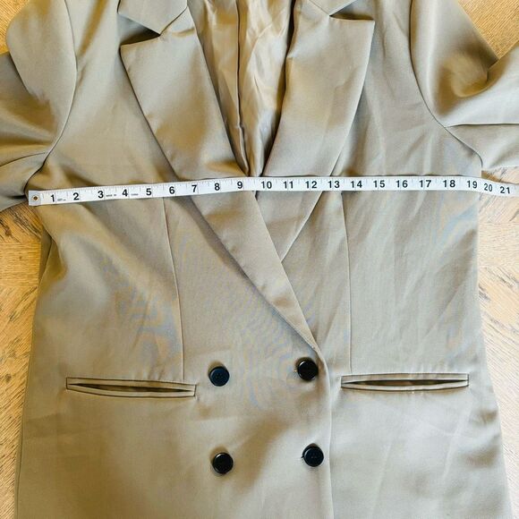 Nasty Gal oversized Olive blazer in size US 4 button front taupe size M - Picture 5 of 7